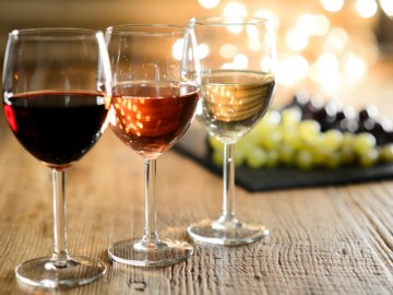 В Україні ввели нові ціни на вино і шампанське: скільки буде коштувати пляшка