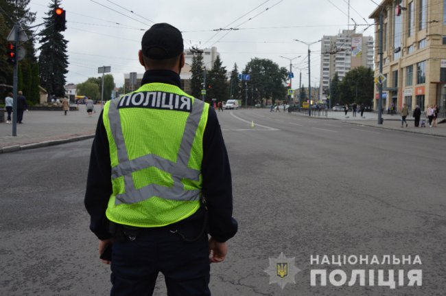 Волинські поліцейські бігли на честь загиблих воїнів. ФОТО