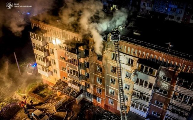 У Тернополі російський «шахед» влучив у багатоповерхівку: є загиблий