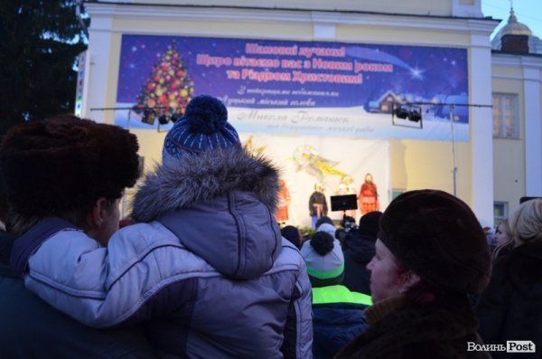 У Луцьку засвітили головні ялинки міста. ФОТО 