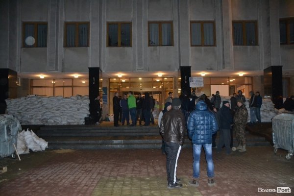 Волинська ОДА: ніч і ранок після штурму. ФОТО