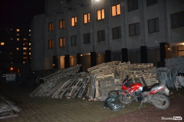 Волинська ОДА: ніч і ранок після штурму. ФОТО