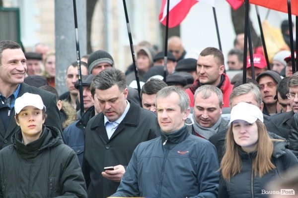 «Вставай, Україно» у Луцьку: обличчя протесту. ФОТО