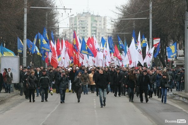 «Вставай, Україно» у Луцьку: обличчя протесту. ФОТО