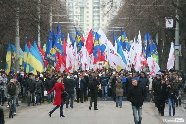«Вставай, Україно» у Луцьку: обличчя протесту. ФОТО