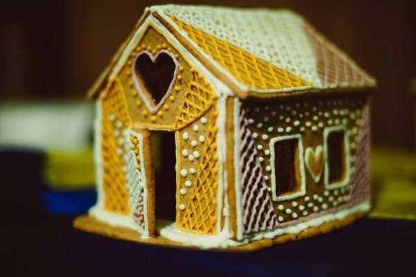 На Волині - благодійний аукціон пряничних будиночків. ФОТО