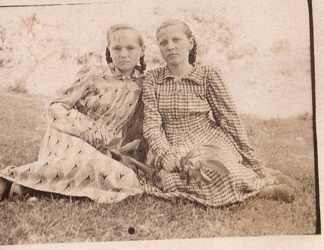 Волинянки на ретрофото часів першої половини XX століття