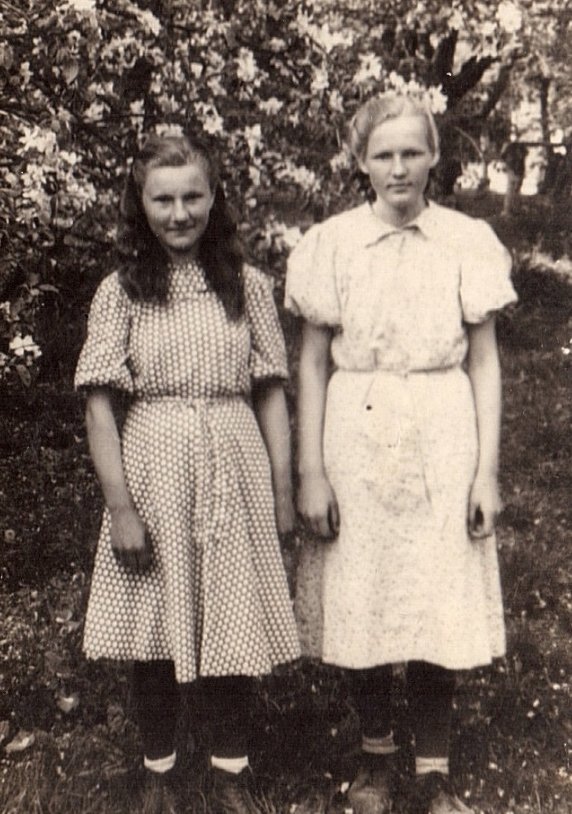 Волинянки на ретрофото часів першої половини XX століття