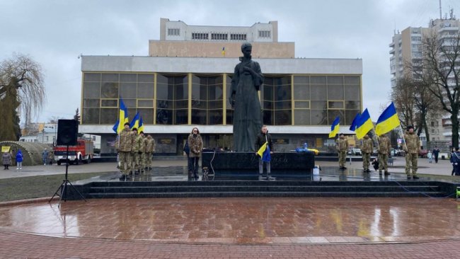 У Луцьку до Дня Соборності розгорнули 200-метровий прапор. ФОТО. ВІДЕО
