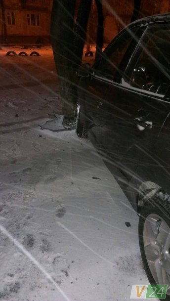 У Луцьку вночі автівка врізалась у дерево