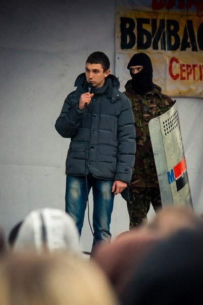 Як у Луцьку «Беркут» ставав на коліна. ФОТО