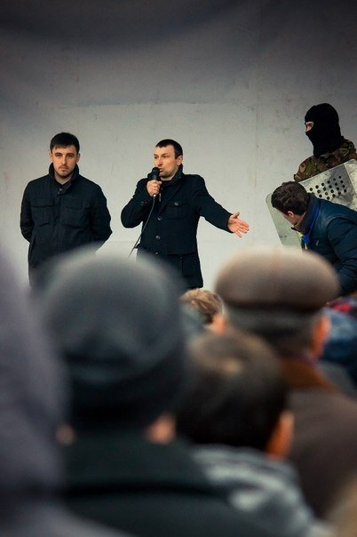 Як у Луцьку «Беркут» ставав на коліна. ФОТО