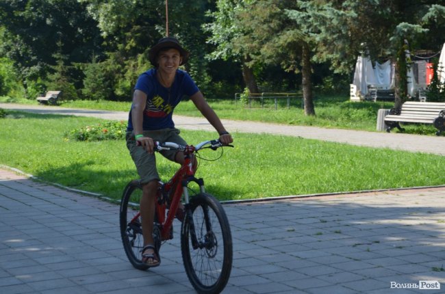 Спека в наметах і аншлаг у зоні купання: як фестивалить «Бандерштат». ФОТО