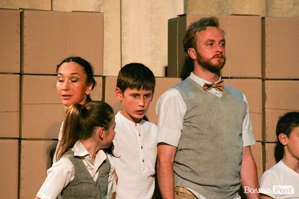 У Луцьку показали танцювальний перформенс «Дім». ФОТО