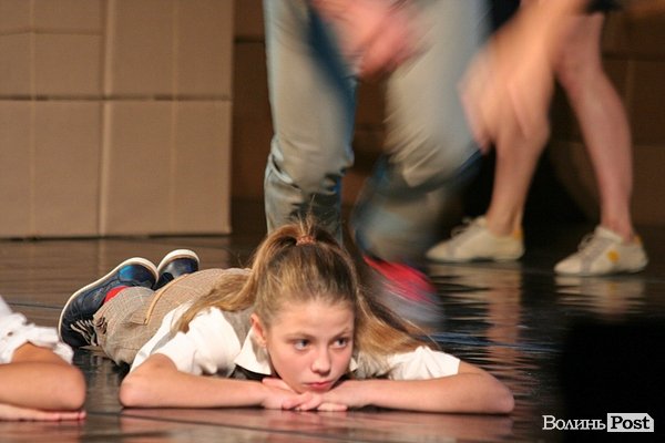У Луцьку показали танцювальний перформенс «Дім». ФОТО