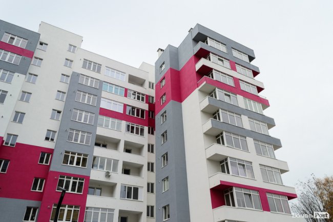 Холод – не завада: як у Луцьку будують «карамельний» житловий комплекс. ФОТО*