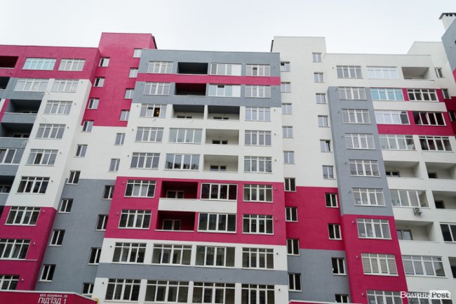 Холод – не завада: як у Луцьку будують «карамельний» житловий комплекс. ФОТО*