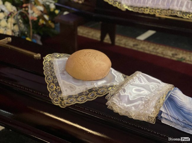 «Театр буде і мусить жити, але незамінні є». У Луцьку попрощалися з народним артистом України Олександром Якимчуком 