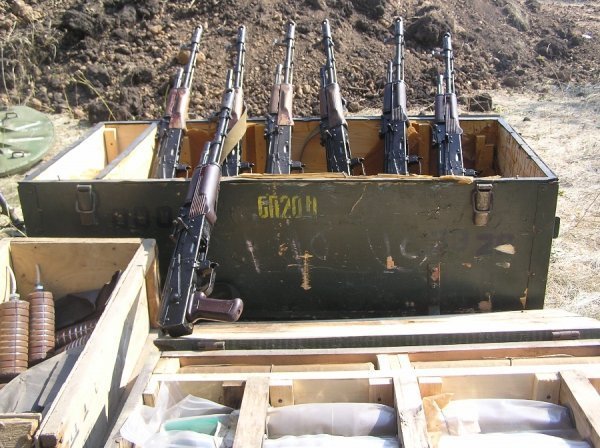 Бійці 51-ої бригади знайшли склад зброї терористів. ФОТО