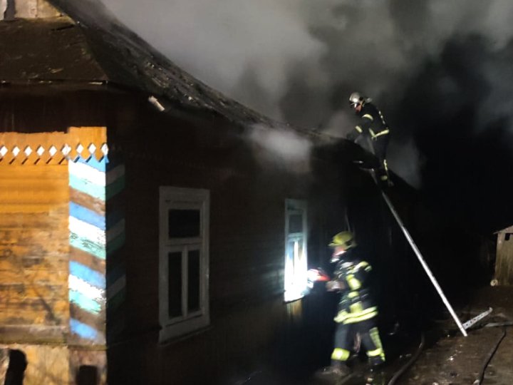 На Волині горіли три житлові будинки та суха трава