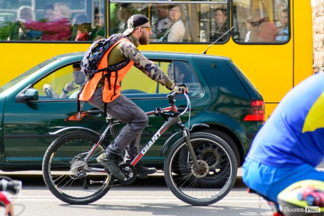 З дітками, собакою та у вишиванках: як лучани провели «Велодень-2019». ФОТО