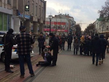 У центрі Луцька втихомирювали буяна. Кажуть, поводився неадекватно