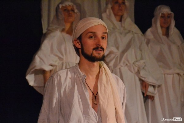 «ГаРмИдЕр» подарував лучанам виставу за твором Лесі Українки «На полі крові». ФОТО