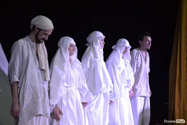 «ГаРмИдЕр» подарував лучанам виставу за твором Лесі Українки «На полі крові». ФОТО