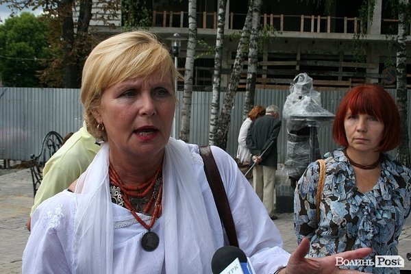 У Луцьку – скандал через пам’ятник відомому поетові. ФОТО. ВІДЕО