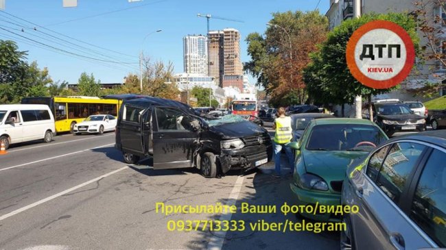 У Києві – масова аварія. ФОТО. ВІДЕО