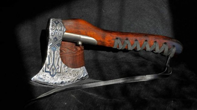 Колишній військовий з Волині робить подарункові сокири для побратимів. ФОТО. ВІДЕО