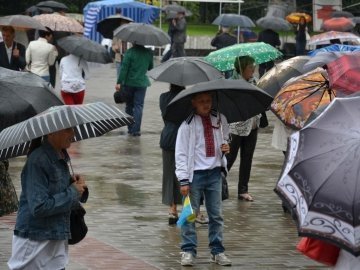 У Луцьку відзначають «дощовий» День Незалежності. ФОТО