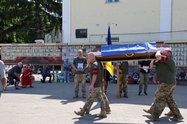 У Луцьку попрощались із загиблим захисником Володимиром Ігнатовичем
