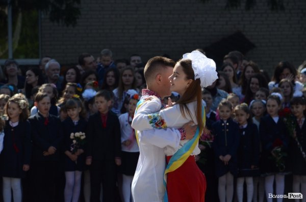 У Луцьку - останній дзвінок для школярів. ФОТО
