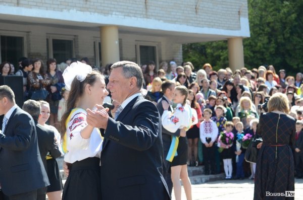 У Луцьку - останній дзвінок для школярів. ФОТО