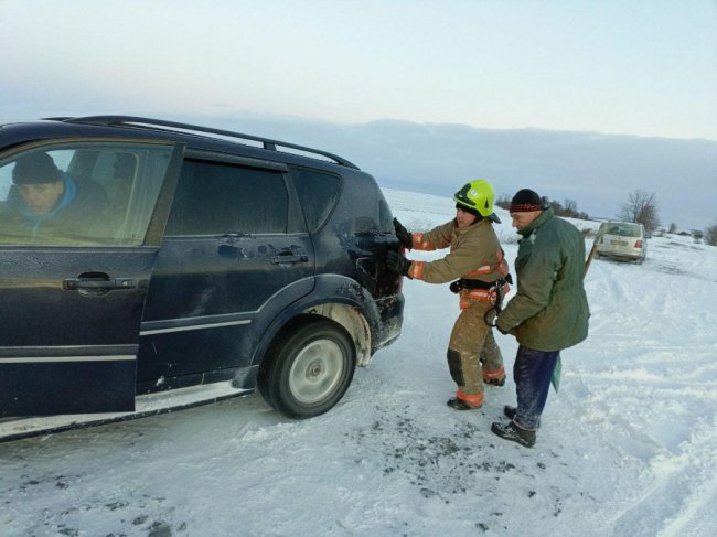 На Волині у снігову пастку потрапив рейсовий автобус, у якому перебувало 19 пасажирів
