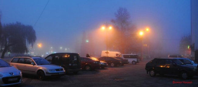 Опублікували фото вечірнього Луцька у тумані