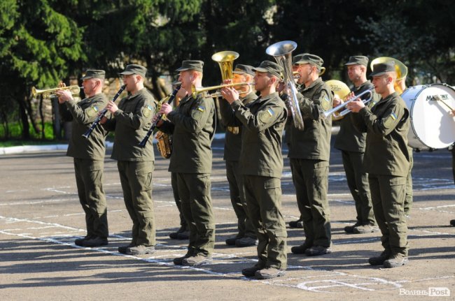 До армії урочисто відправили майже сотню юнаків з Волині. ФОТО