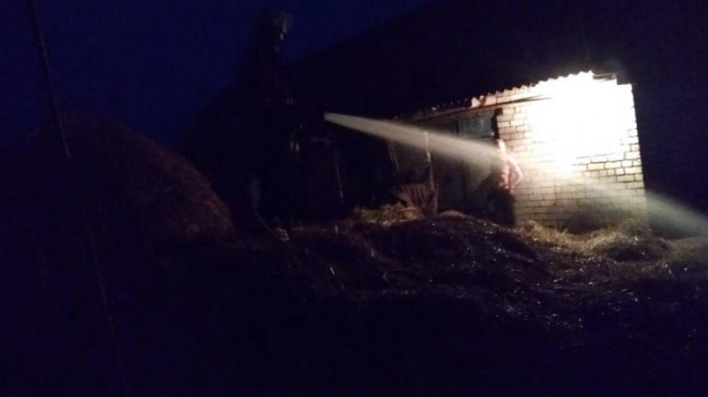 Через необережне поводження з вогнем у волинян згоріло два стіжки сіна. ФОТО
