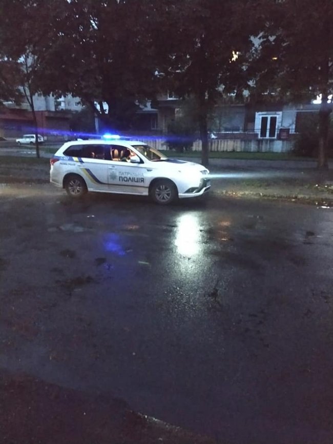 У Луцьку п'яний водій зніс електроопору і врізався в зупинку, – соцмережі 