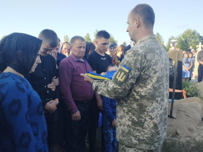 Без батька залишилися троє дітей: на Волині поховали Героя Ігоря Хомика