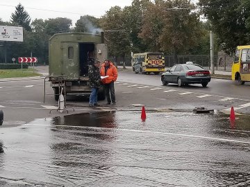 На проспекті Перемоги у Луцьку – потоп. ФОТО. ВІДЕО