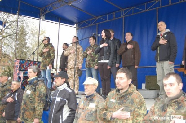 Віче почали Гімном України