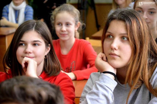 Двом луцьким гімназіям подарували інтерактивні панелі. ФОТО