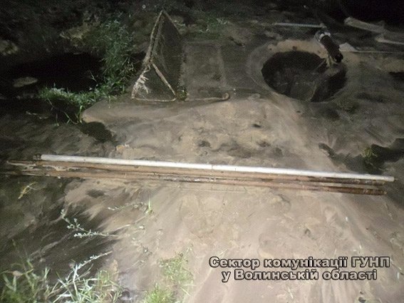 На Волині затримали двох бурштинокопачів. ФОТО