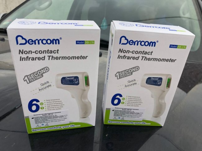 Підприємець придбав безконтактні термометри для психлікарні в Олиці. ФОТО