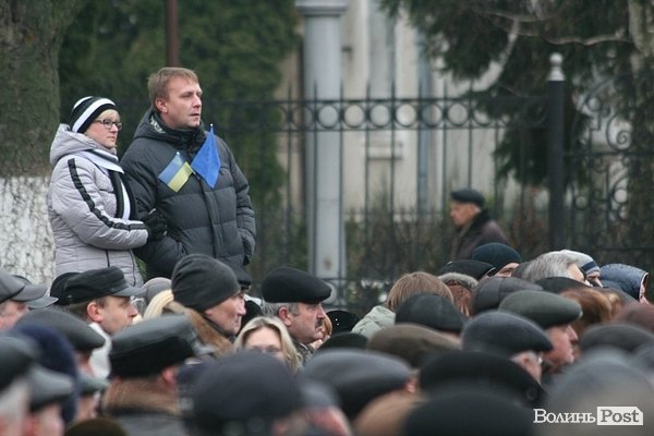 Віче на луцькому Євромайдані. ФОТО