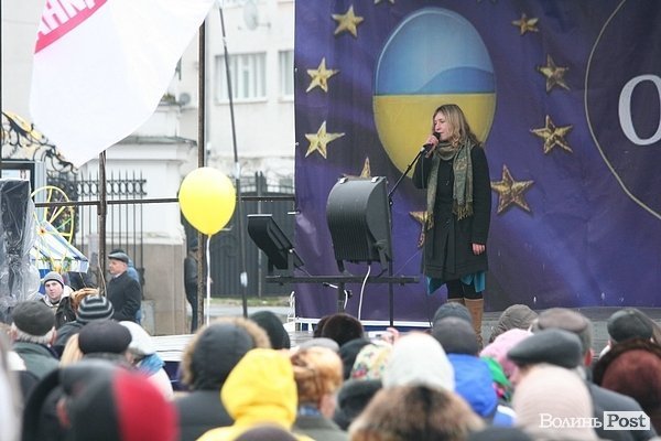 Віче на луцькому Євромайдані. ФОТО