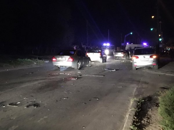 У Рівному зіткнулись п'ять автомобілів, в одному з яких були діти. ФОТО