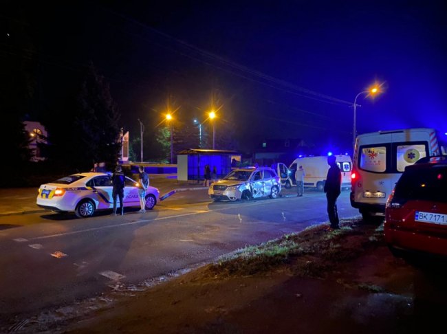 У Рівному зіткнулись п'ять автомобілів, в одному з яких були діти. ФОТО